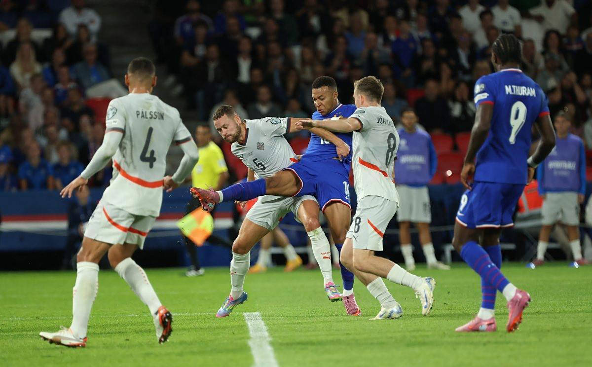 多特vs斯图加特：吉拉西、布兰特、乔布-贝林厄姆首发出战（多特迎战斯图加特：吉拉西、布兰特、乔布-贝林厄姆先发登场）