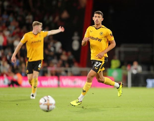 辽宁铁人冲超大动作：重磅引援方案全面曝光（辽宁铁人为冲超出手：重磅引援计划全面揭晓）