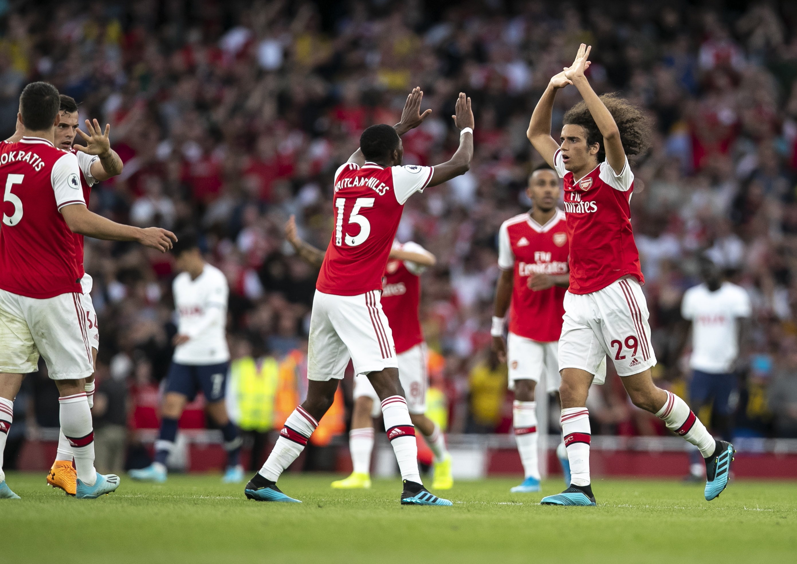 利物浦对施洛特贝克表现出浓厚兴趣，有望在2026年夏天转会，转会费可能达5000万英镑。（利物浦锁定施洛特贝克：2026年夏窗有望加盟，转会费或达5000万英镑）