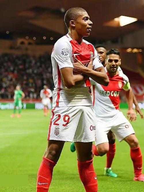 徐根宝谈退休传闻：基地有13-14梯队，我就一生一世搞足球了（徐根宝回应退休传闻：基地已建13至14梯队，此生只为足球）