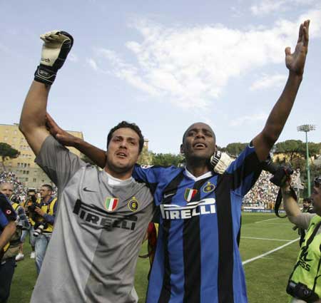 足球+音乐会，河南主帅拉莫斯当乐团指挥&阿奇姆彭等球员参加（足球遇见音乐：河南主帅拉莫斯化身指挥，阿奇姆彭等球员参与）