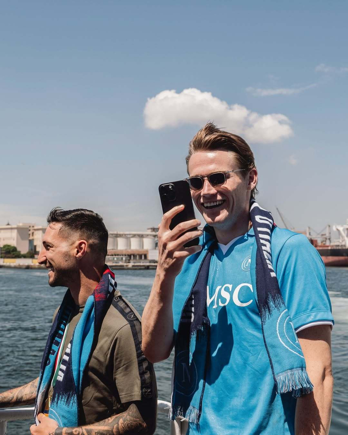 7战4胜2平1负，埃迪-豪上任后纽卡在联赛中只输给曼联1次（埃迪-豪接任后纽卡联赛7战4胜2平，仅一次负于曼联）